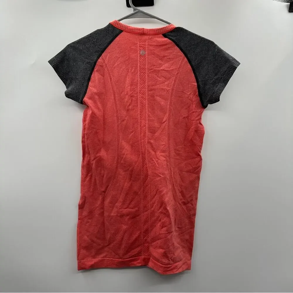 Lululemon Run: Swiftly Tech Short Sleeve in Love Red / Deep Coal Size‎ 6